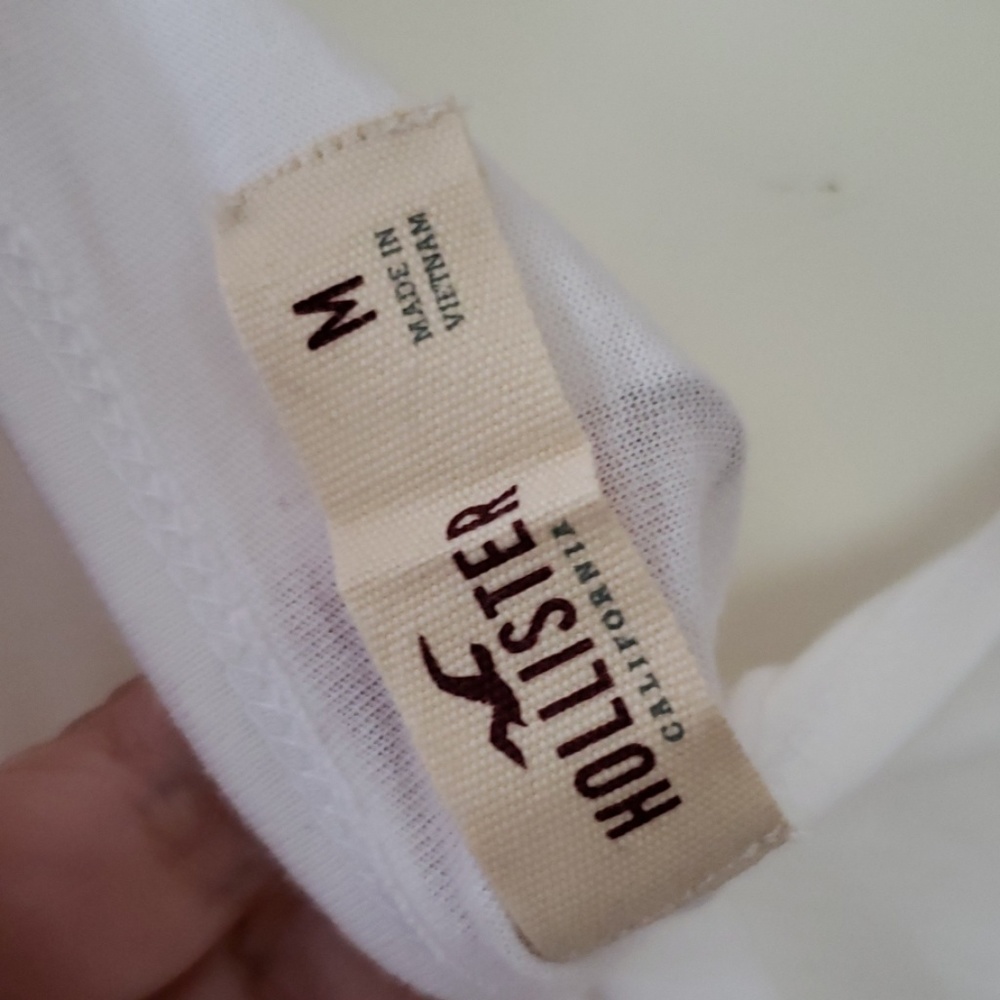 Nwot Hollister white t-shirts - Picture 6 of 6